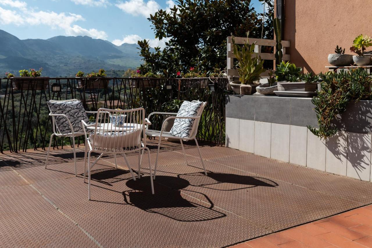Bnb Casa Rossa มอนเรอาเล ภายนอก รูปภาพ