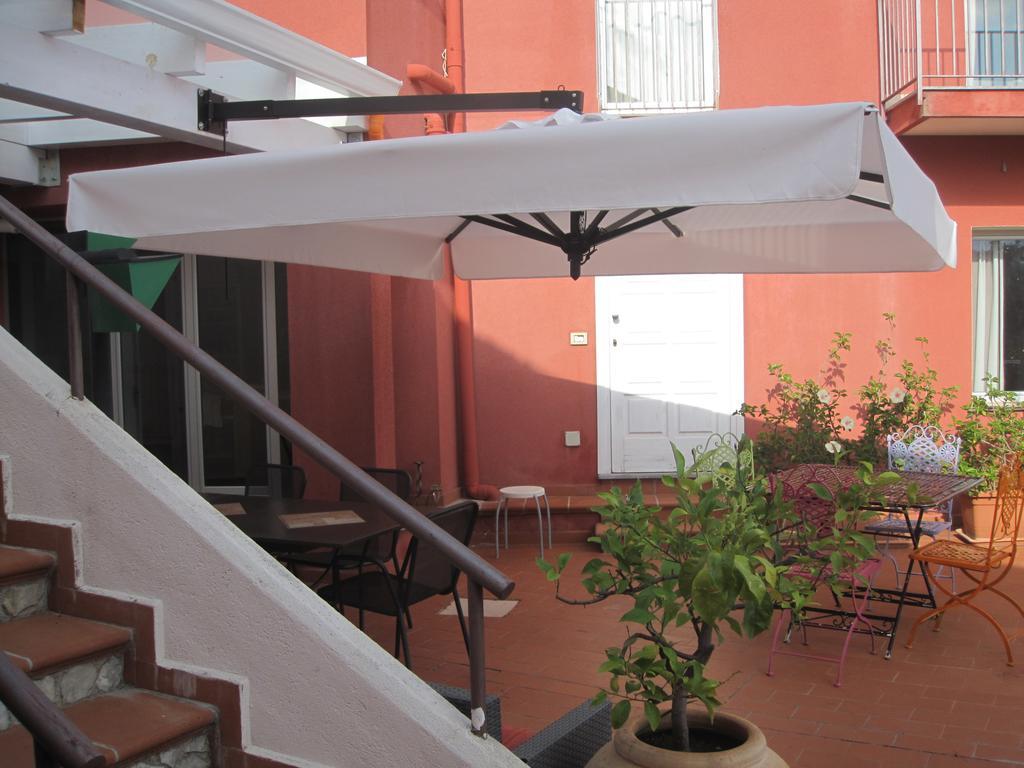 Bnb Casa Rossa มอนเรอาเล ภายนอก รูปภาพ