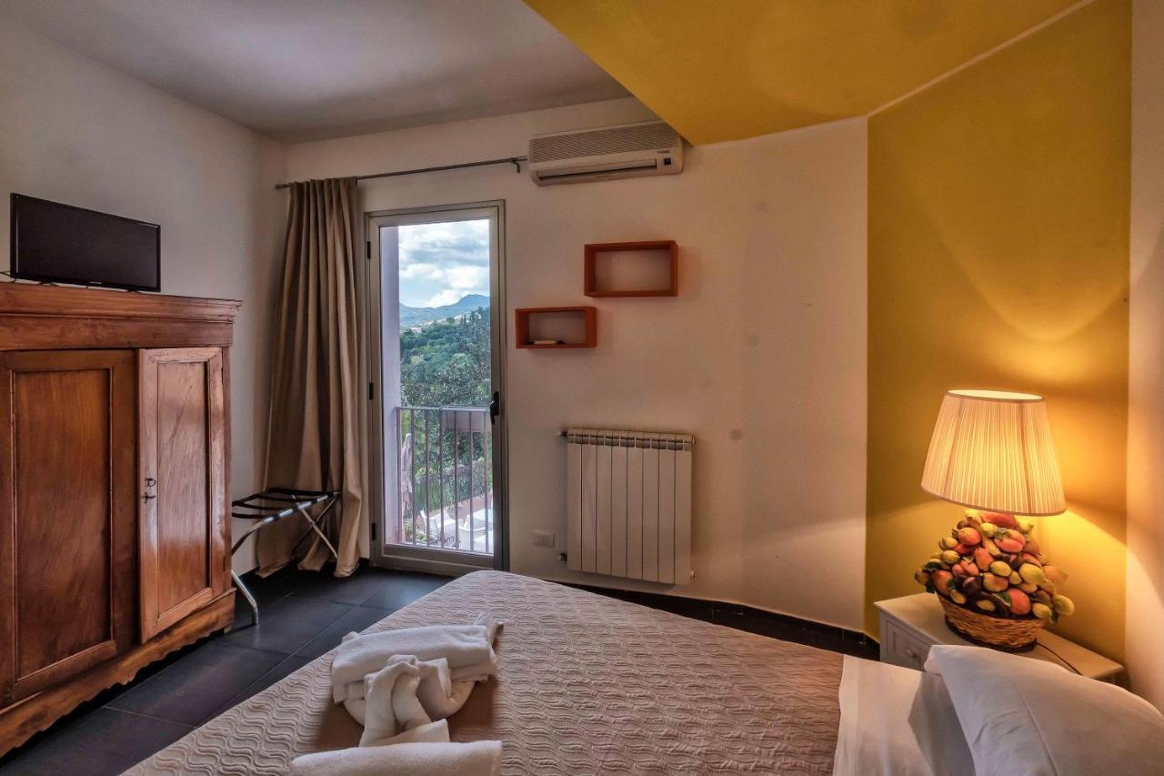 Bnb Casa Rossa มอนเรอาเล ภายนอก รูปภาพ